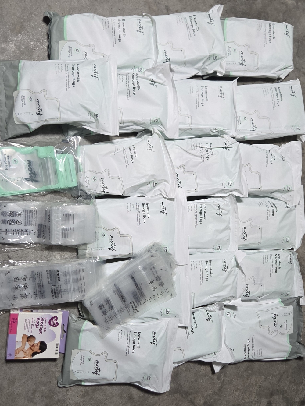 Disposable Breast Milk Storage Bags - 50 Pack (White/Light Green)